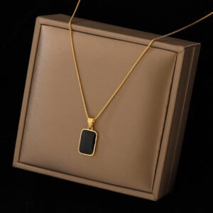 Niche Design 18K Gold Non-fading Fashion Small Black For Men Titanium Steel Necklace For Women